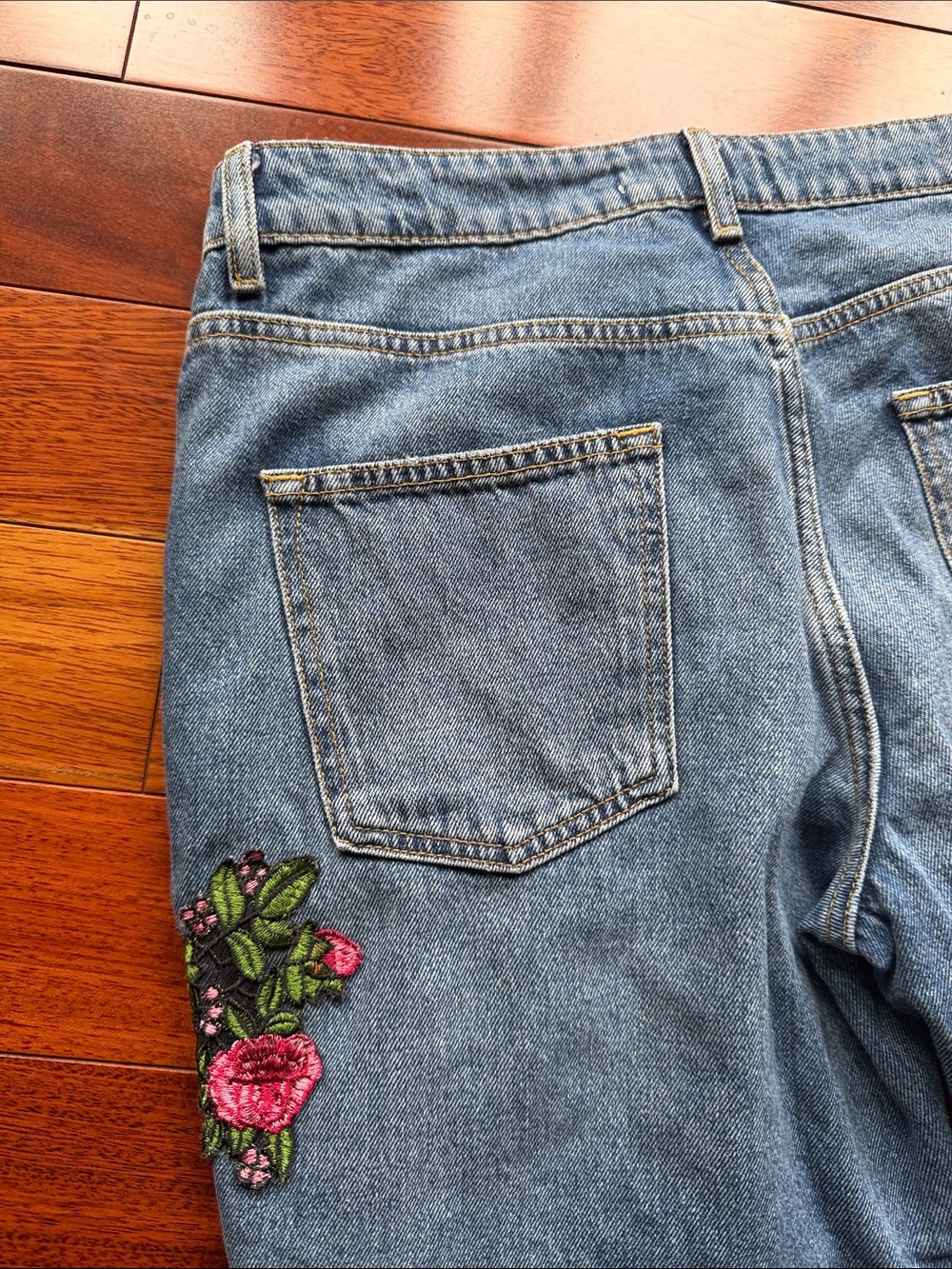 Zara Basic Denim Relaxed Jeans with Red Rose Embroidery - Picture 10 of 12